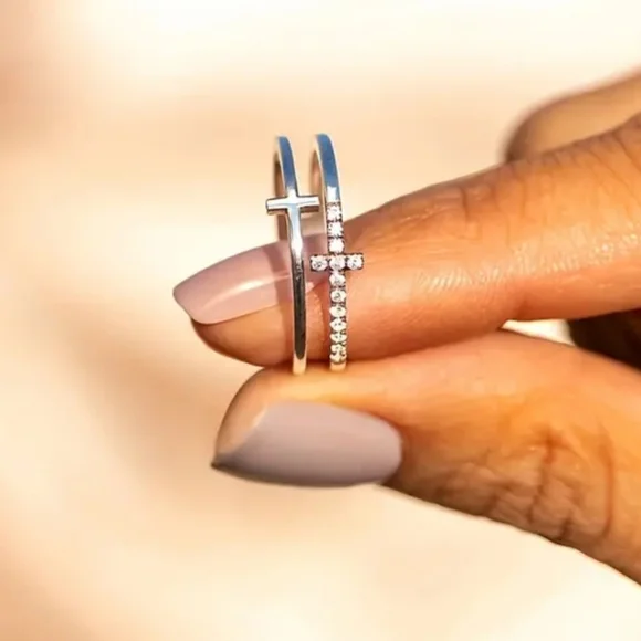 NWT CROSSES SILVER PLATED ZIRCON RING - Picture 2 of 6